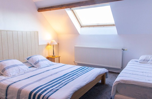Fiennes Bed & Breakfast | Maison D'hôte La Ferme Du Grand Air - Triple Room with Private External Bathroom