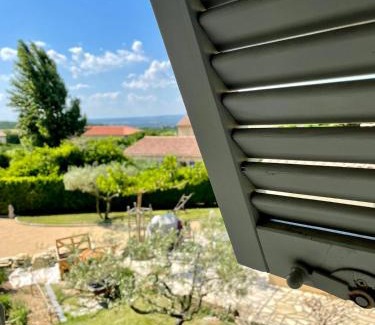Saint-Victor-la-Coste Villa | Maison de Charme Provençale