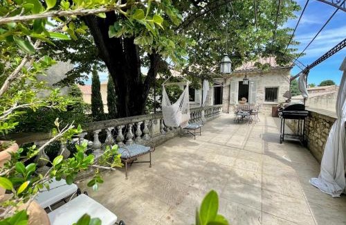 Saint-Victor-la-Coste Villa | Maison de Charme Provençale