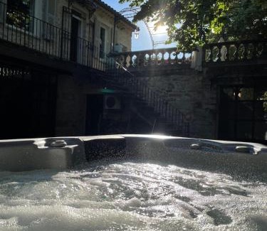 Saint-Victor-la-Coste Villa | Maison de Charme Provençale