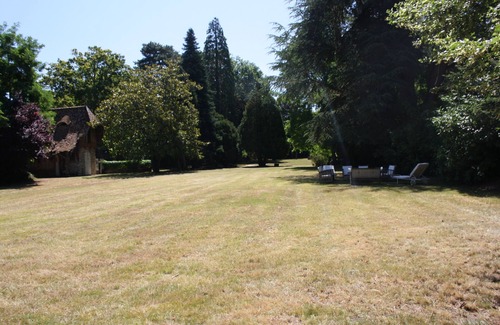 Les Trois Lacs House | Maison de Campagne Avec Grand Jardin et Terrain de Tennis
