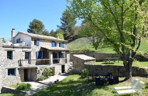Chateauneuf-de-Bordette Villa | Maison de Céline en pleine Nature avec vue Montagnes et Jacuzzi
