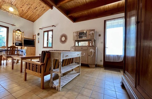 Saint-Georges-d'Oleron House | Maison de village typique 6 pers, proche plage et commerces, avec terrasse, parking et ménage inclus - FR-1-246A-251