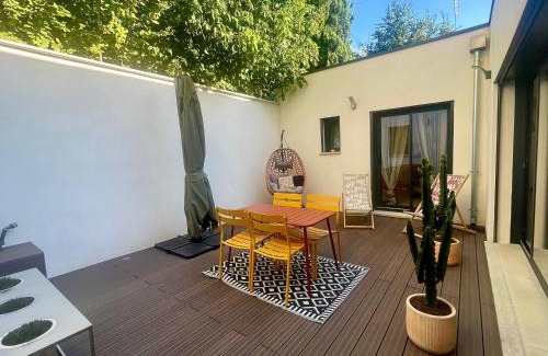 Vaison-la-Romaine Apartment | Maison de Plain Pied 65 m2, Hyper Centre, Cour Intérieure