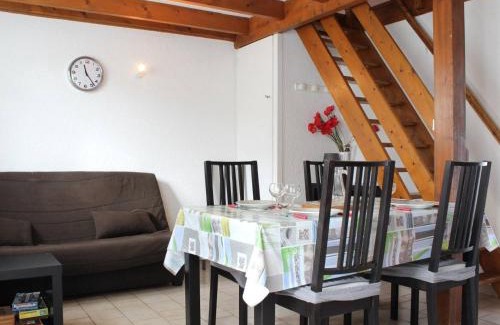 Saint-Pierre-d'Oleron House | Maison de Vacances à Oléron : Proche Port, Plage, Jardin, Terrasse, Garage - 6 Couchages - FR-1-246A-62