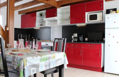 Saint-Pierre-d'Oleron House | Maison de Vacances à Oléron : Proche Port, Plage, Jardin, Terrasse, Garage - 6 Couchages - FR-1-246A-62
