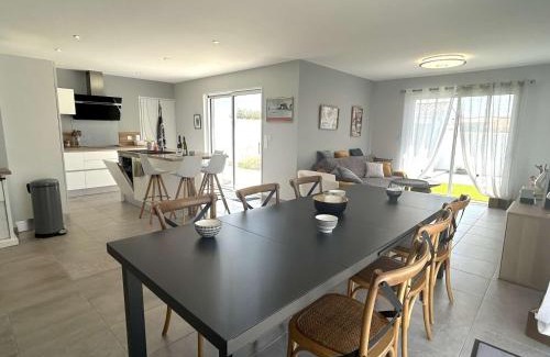 Barbatre House | Maison de vacances avec jardin clos, à proximité de la plage de Barbâtre, 6 couchages - FR-1-224B-227