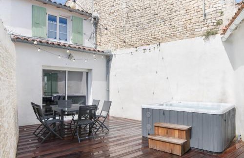 Le Bois-Plage-en-Re House | Maison de village "Le Patio" proche du marché avec SPA