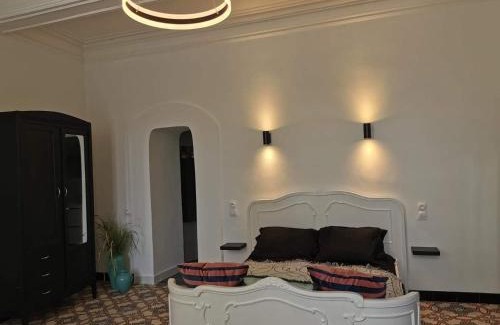 Fleury Apartment | Maison de village avec sa charmante grand chambre avec balcon
