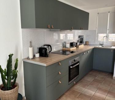 Sainte-Maxime City Centre House | Maison de village rénovée avec vue mer exceptionnelle