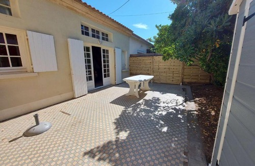 Le Grau-dʼAgde House | Maison de village spacieuse à 70m de la plage, 200m des commerces, grande terrasse, 10 couchages - FR-1-423-273