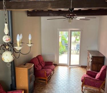 Elne House | Maison de village vintage avec grand jardin