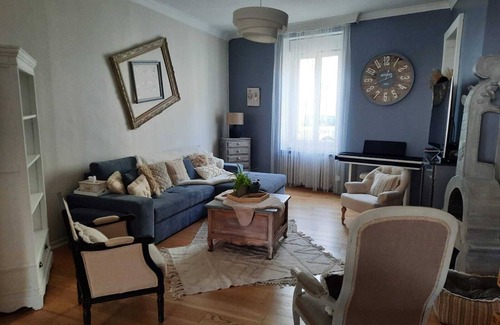 Chateauroux House | Maison de Ville de 300 Mètres Carrés