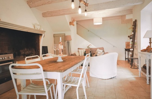 Rognes House | "Maison des Fontaines" in the heart of a magnificent wine-growing estate