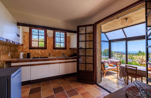 Tourrettes-sur-Loup Ski Chalet | MAISON DES CANORGUES - Peaceful Haven in Tourrettes