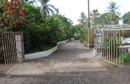Parrita House | Maison du Bonheur costaricienne sur la plage avec bassin de rafraichissement