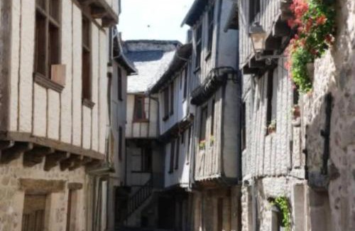 Entraygues-sur-Truyere House | Maison en Pierre et Colombage à Entraygues