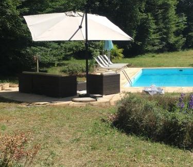 Beynac-et-Cazenac House | Maison en pierre Les Chardonnerets avec piscine