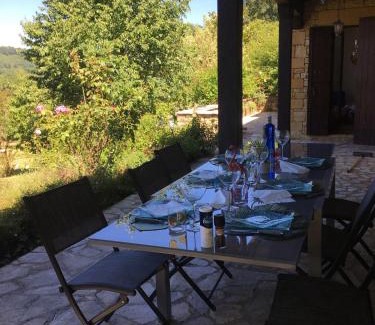 Beynac-et-Cazenac House | Maison en pierre Les Chardonnerets avec piscine