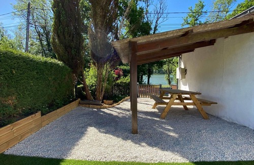 Bannes House | Maison Face au Bord du lac de Charmes