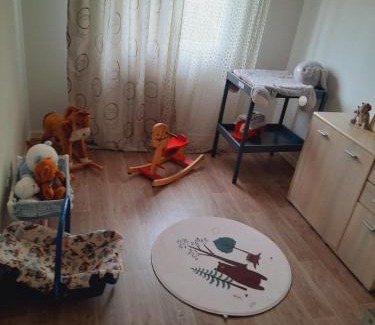 Saint-Denis-les-Bourg Apartment | Maison familiale EXCELLENCE,3 chambres jardin avec jeux, proche gare Bourg en Bresse