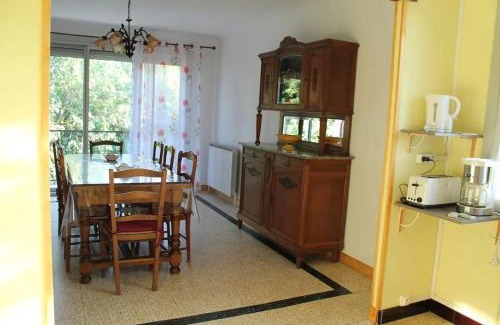 Meynes House | Maison familiale à Meynes avec jardin privatif