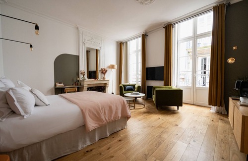 Hotel de Ville - Quinconces House | Maison Fernand