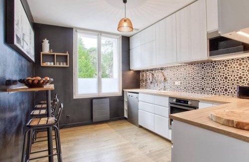 Merville-Franceville-Plage House | Maison de Charme à Merville-Franceville-Plage, 10 Pers, Proche Mer, Grande Terrasse et Studio Indépendant - FR-1-788-27