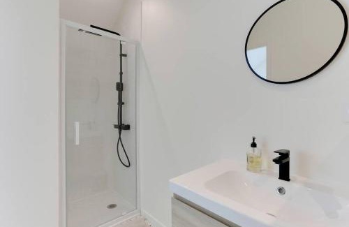 Saint-Jacques-de-la-Lande Apartment | Maison Joseph - Chambre 1