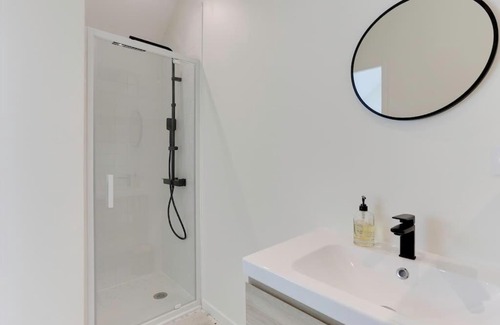 Saint-Jacques-de-la-Lande Apartment | Maison Joseph - Suite 1