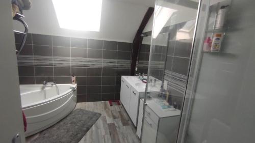 Tournon-Saint-Martin House | maison grand parking privé