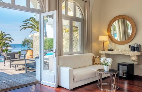 Saint-Raphael Apartment | Maison Mauresque - "Shakespeare" Jacuzzi Suite