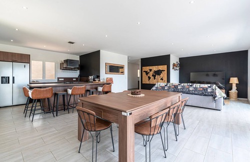 Sotta House | Maison Mawie - Vue montagne, piscine & jacuzzi