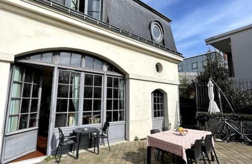 Saint-Denis House | Maison mitoyenne mansardé