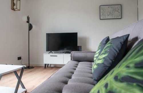 Salies-de-Bearn House | Maison moderne avec terrasse et parking