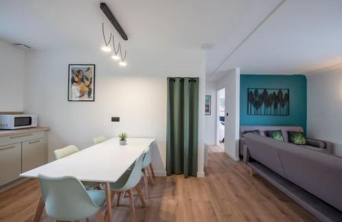 Salies-de-Bearn House | Maison moderne avec terrasse et parking