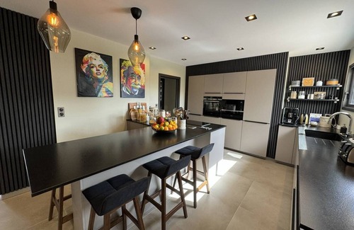 Crach House | Maison Neuve 240m², Prestations Haut de Gamme, au Calme, à Proximité du Bourg