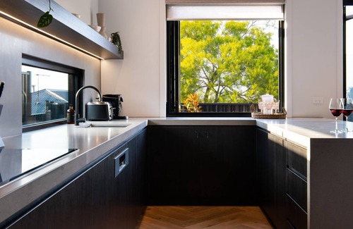 Daylesford House | Maison Noire- stunning Scandinavian design, great location