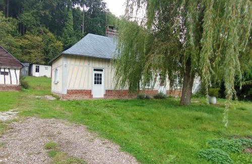 Pierrecourt House | Maison normande adossée à la forêt