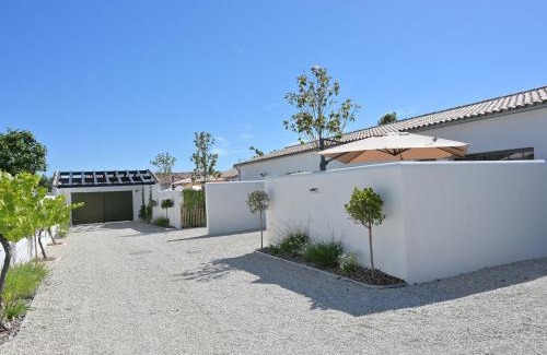 Saint Vivien House | Maison plain-pied 53m² avec terrasse et parking à St-Vivien - FR-1-706-36