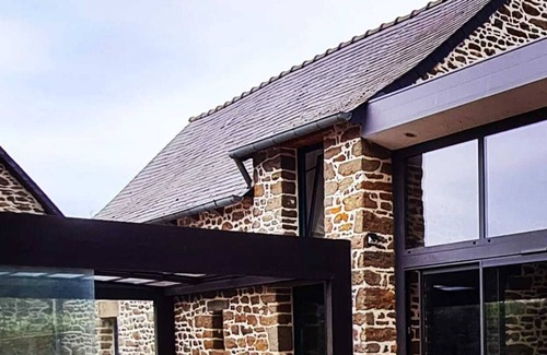 Saint-Pierre-de-Plesguen House | Maison Pleine de Charme Avec Jacuzzi à Proximité de la Cité Corsaire