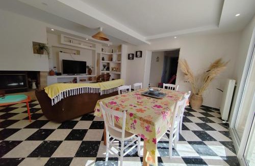 Pernes-les-Fontaines House | Maison provençale rénovée