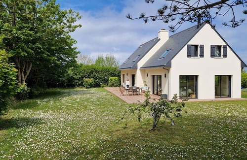 Landunvez House | Maison Rénové Avec Grand Jardin à 300m de la Plage