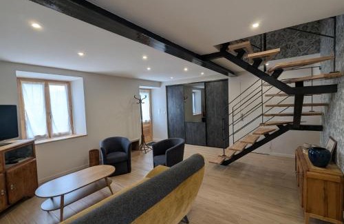 Polignac House | Maison rénovée avec terrasse et balcon à Polignac - FR-1-582-539