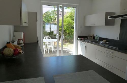 La Tranche-sur-Mer House | Maison Rénovée pour 7 Personnes à 350m de la Plage, Jardin Clos, Confort Moderne - FR-1-194-245