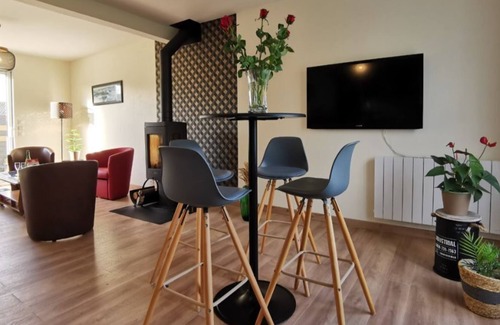 Lannilis House | Maison Rénovée Spacieuse Avec spa Sous une Pergola à 10 min des Plages