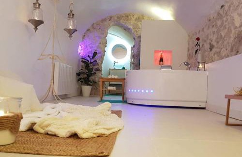 Antibes Old Town House | MAISON SAFRANIER villa balnéo vieil antibes