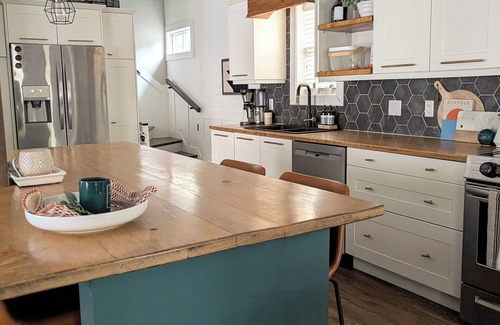 Shediac House | Maison Salt & Fir : Shediac nA cozy seaside family retreat. Pet friendly!