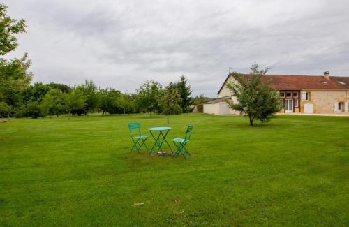 Saint-Germain-et-Mons House | Maison spacieuse avec jardin clos et Wifi à Saint-Germain-et-Mons - FR-1-616-63