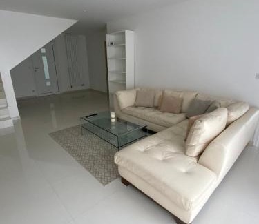 Les Alluets-le-Roi Apartment | Maison spacieuse et sa salle de sport